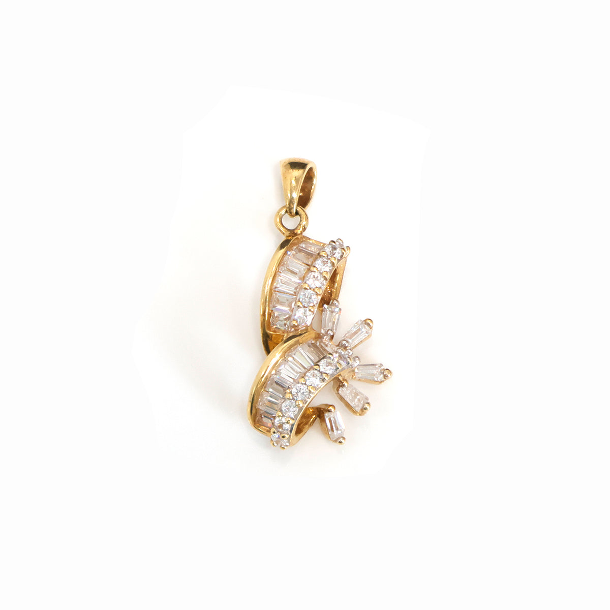 18K Gold Pendant – Floral Design With CZ Accents – Main View
