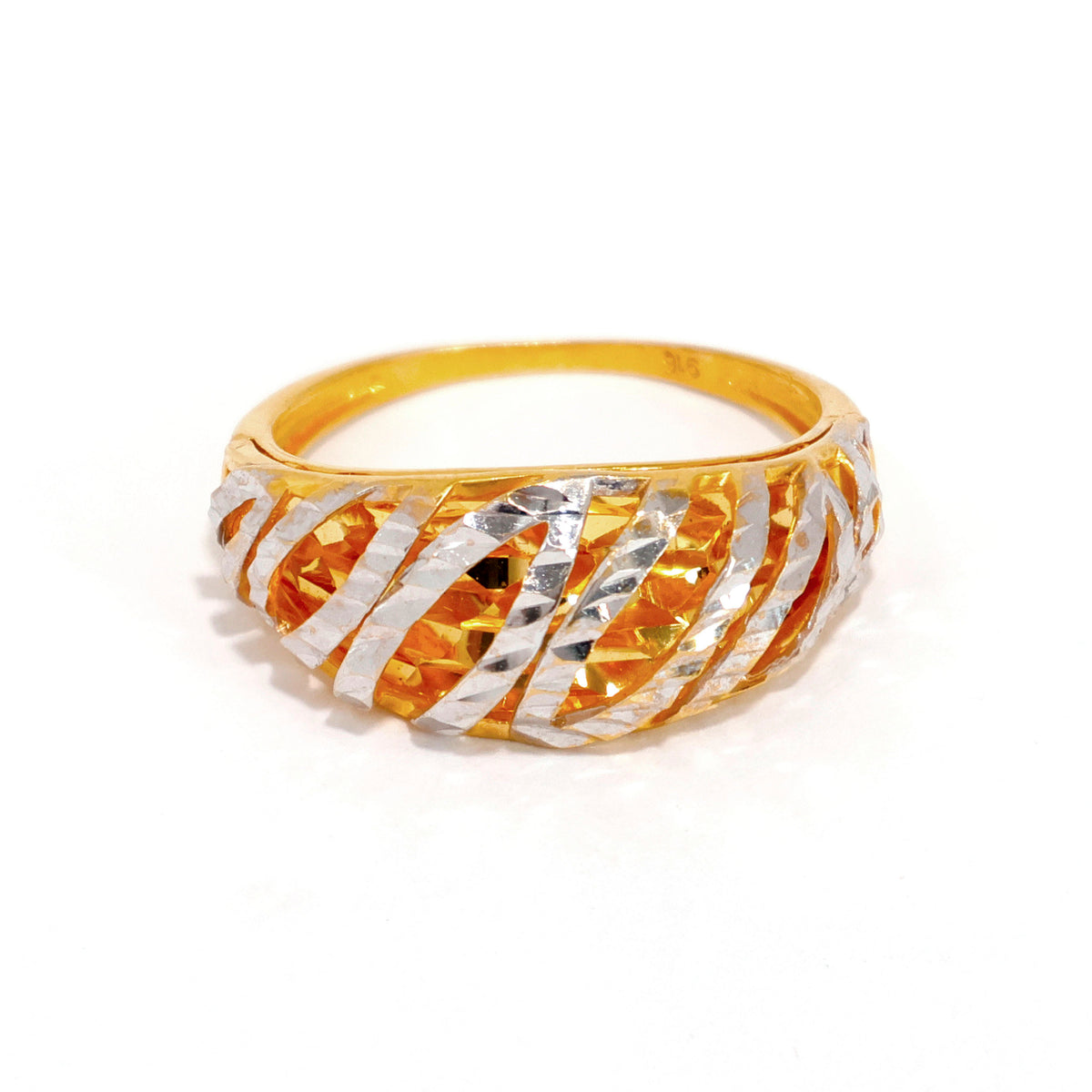 22K Gold Ring – two-tone criss-cross faceted band design – Close View