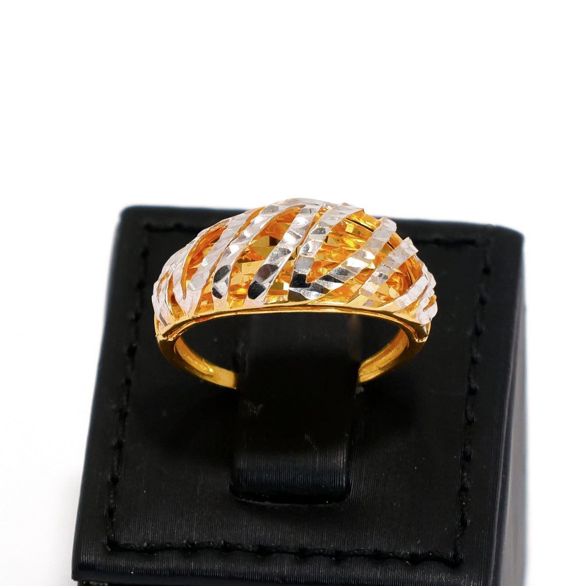 22K Gold Ring – two-tone criss-cross faceted band design – Main View