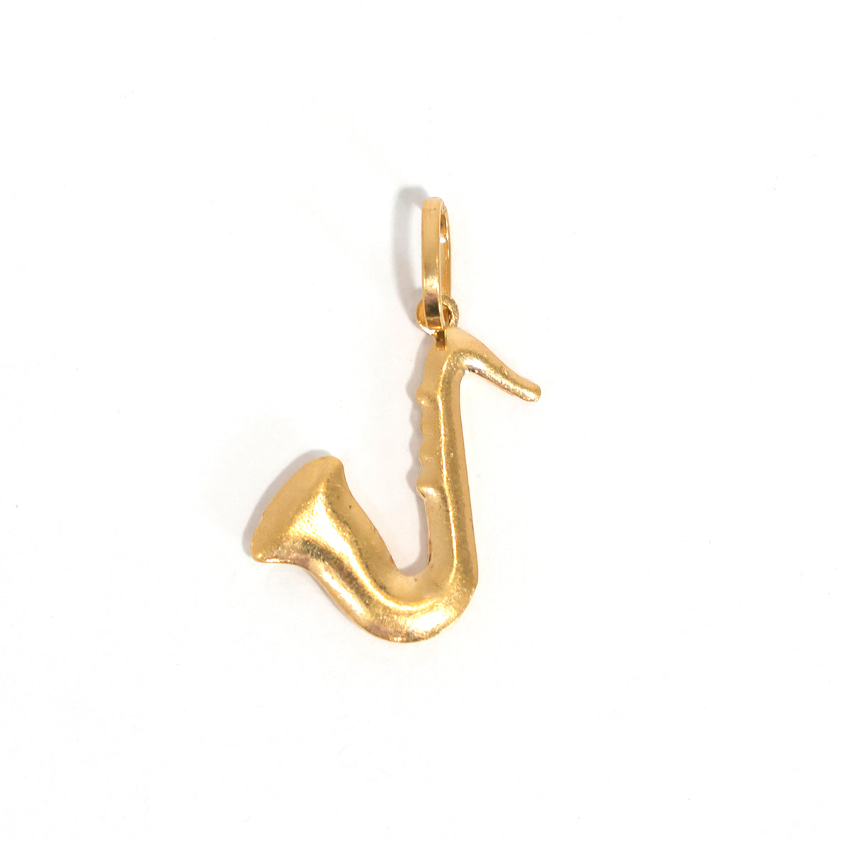 18K Gold Pendant – Sleek, Smooth Detailing, Balanced Pendant Profile – Main View