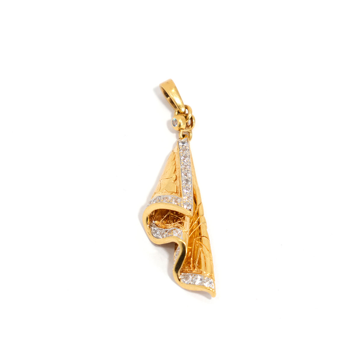 18K Gold Pendant – Intricate Outline In An Slender Drop Silhouette – Close View