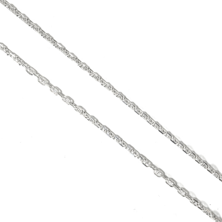 فضة سلسلة قلادة on white background