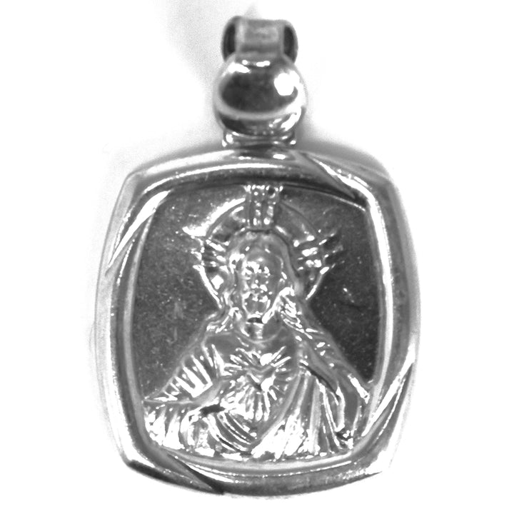 فضة معلقة مع religious figure on white background