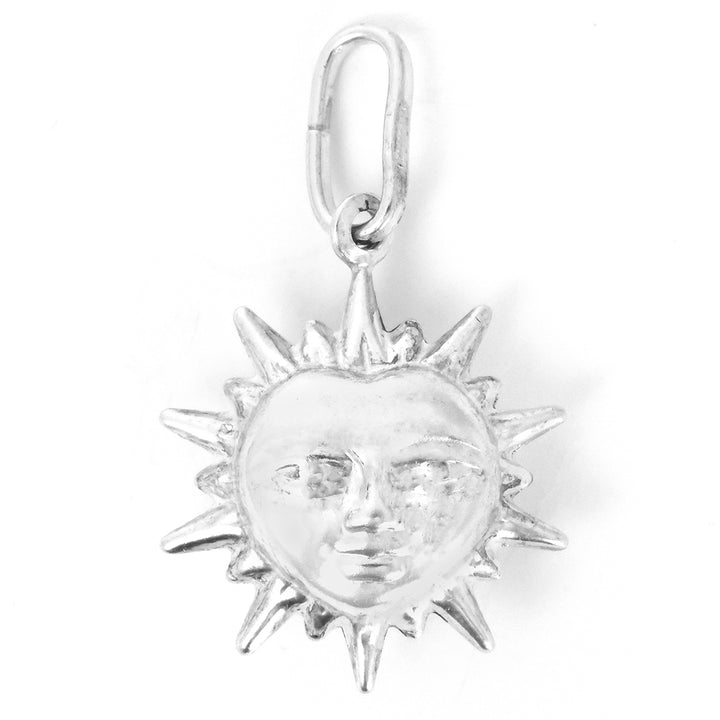 فضة معلقة مع sun و face design on white background