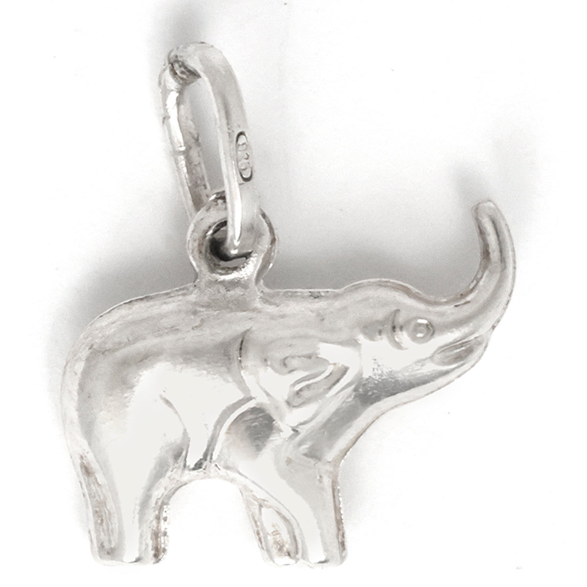 فضة elephant معلقة on white background