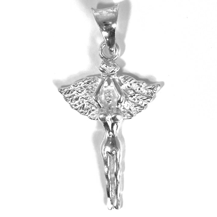 فضة معلقة مع intricate design on white background
