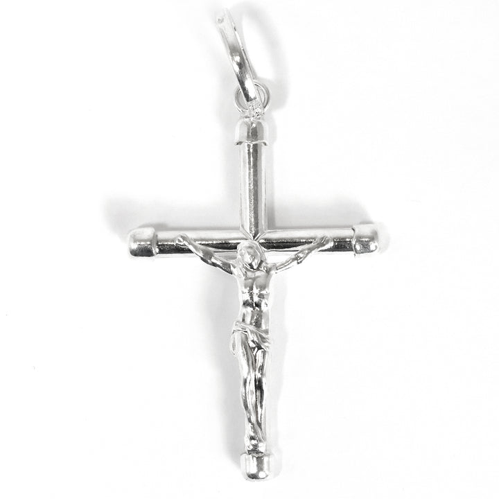 فضة crucifix معلقة on white background