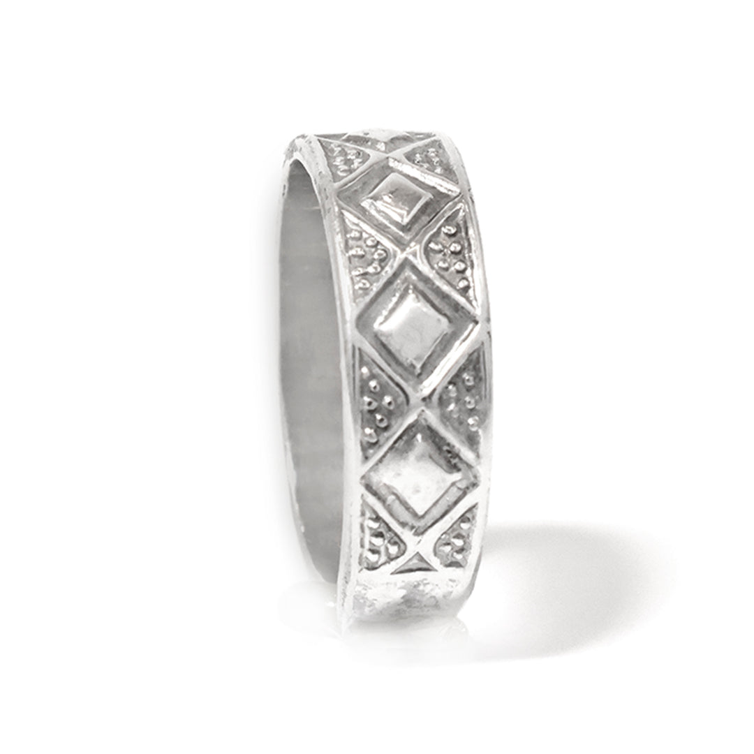 Silver Ring – Geometric Diamond-Pattern Textured Band
