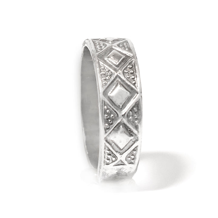 Silver Ring – Geometric Diamond-Pattern Textured Band