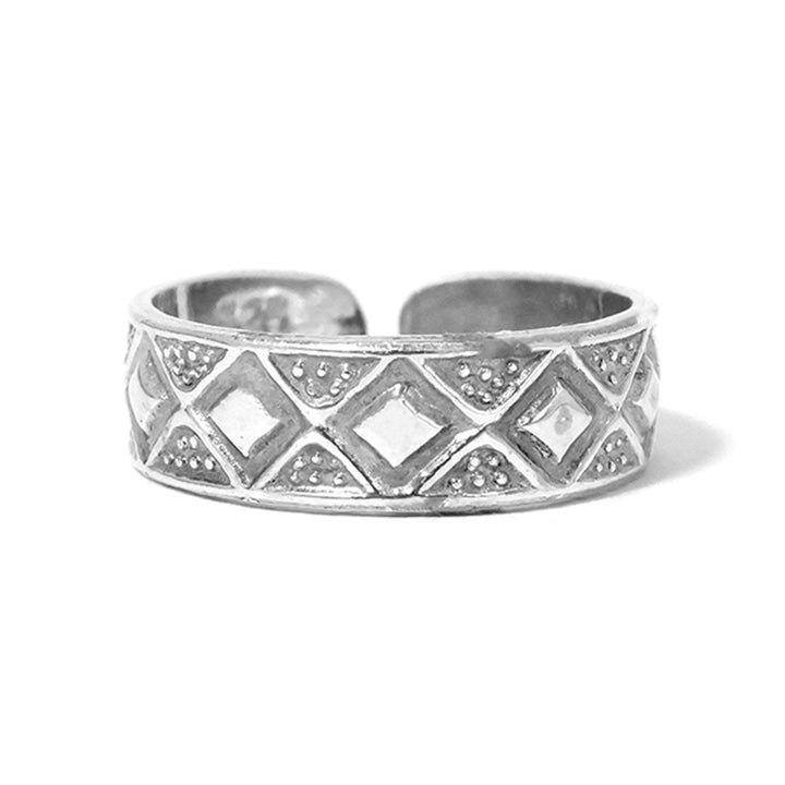 Silver Ring – Geometric Diamond-Pattern Textured Band
