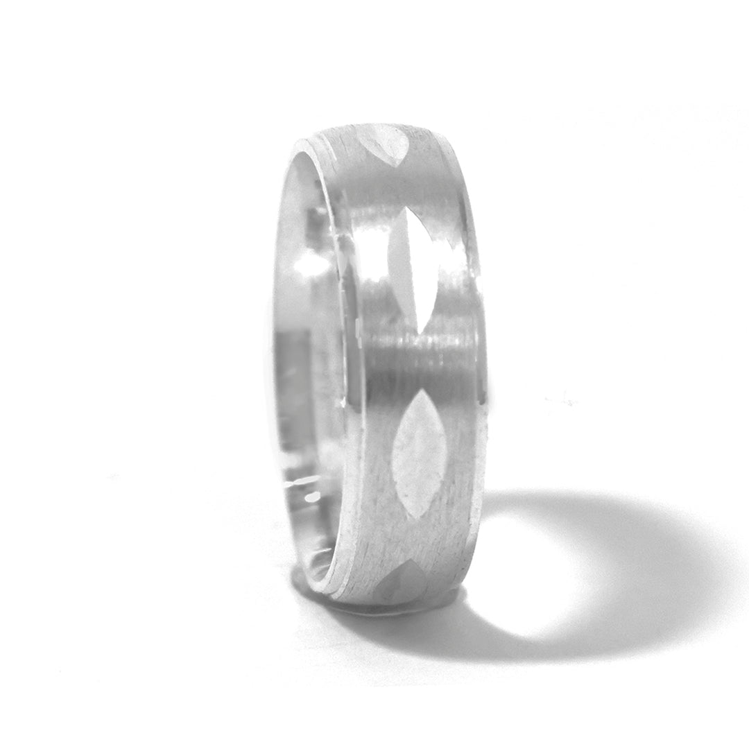 Silver Ring – Leaf-Cut Faceted Pattern Band